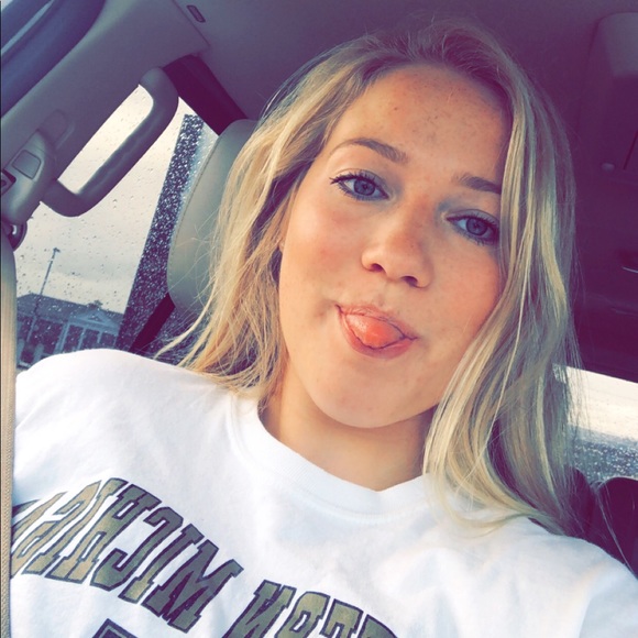 Meet your Posher, Kelsey - Picture 1 of 1